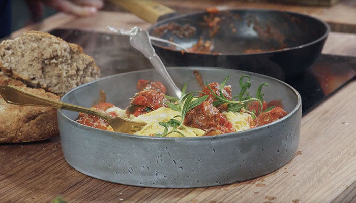 Frisk pasta med kødboller